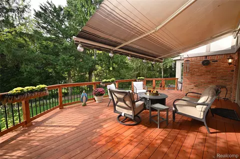 Exterior - 2181 Red Maple Dr, Troy, MI 48098 photo 5 of 10