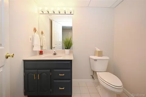 Bath - 2181 Red Maple Dr, Troy, MI 48098 photo 5 of 5