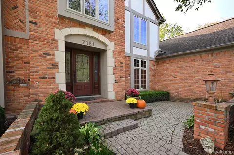 Exterior - 2181 Red Maple Dr, Troy, MI 48098 photo 2 of 10