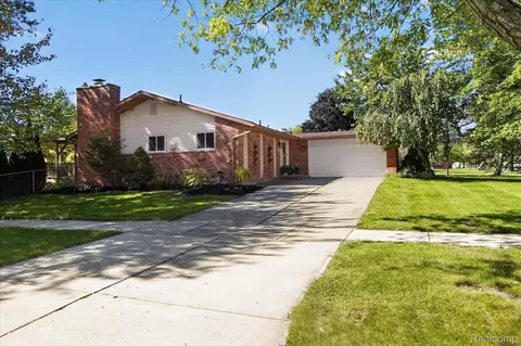 36471 Gardner St, Livonia, MI 48152