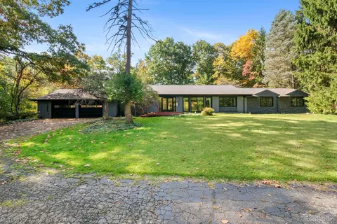 27869 Old Colony St, Farmington Hills, MI 48334
