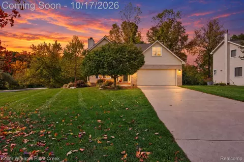 744 Glenmoor Dr, Oxford, MI 48371