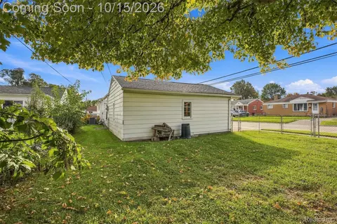 Exterior - 8350 Elm St, Taylor, MI 48180 photo 2 of 3