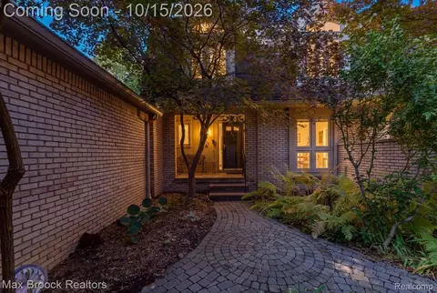 1168 Glenpointe Ct, Bloomfield Hills, MI 48304