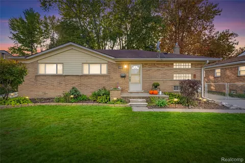 14371 Sunbury St, Livonia, MI 48154