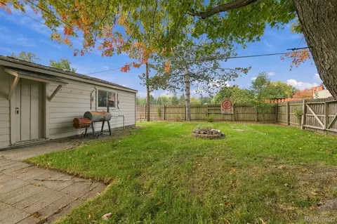 Exterior - 9350 Biddle St, Romulus, MI 48174 photo 3 of 4