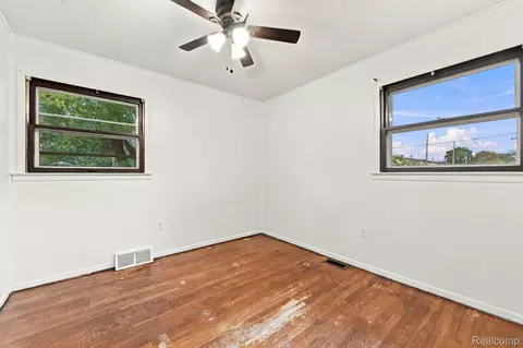 Bedroom - 9350 Biddle St, Romulus, MI 48174 photo 5 of 6