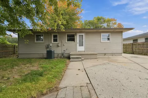 Exterior - 9350 Biddle St, Romulus, MI 48174 photo 2 of 4