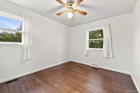 Bedroom - 9350 Biddle St, Romulus, MI 48174 photo 3 of 6