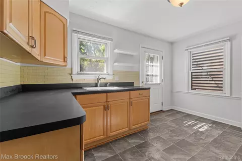 Kitchen - 450 E Maplehurst St, Ferndale, MI 48220 photo 2 of 2
