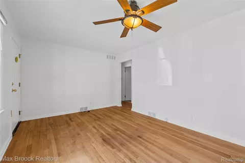 Living - 450 E Maplehurst St, Ferndale, MI 48220 photo 2 of 2