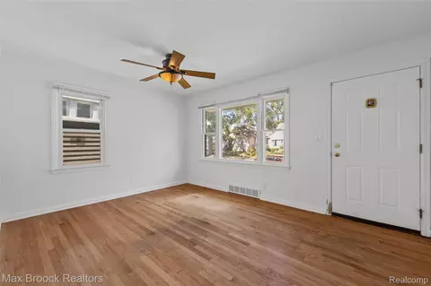 Living - 450 E Maplehurst St, Ferndale, MI 48220 photo 1 of 2