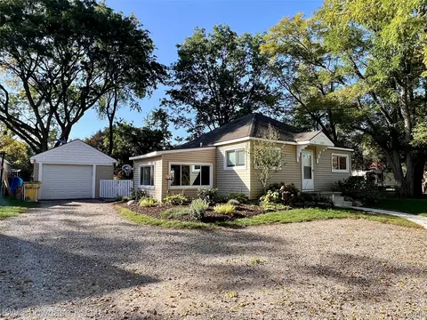 6735 Cooley Lake Rd, West Bloomfield, MI 48324