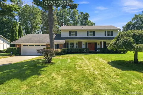 2525 Waldheim Dr, Port Huron, MI 48060