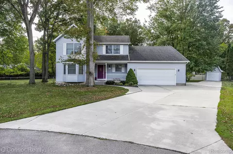 437 Forest Ln, Marysville, MI 48040