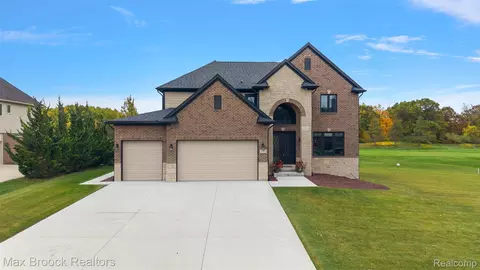 1721 Royal Birkdale Dr, Oxford, MI 48371