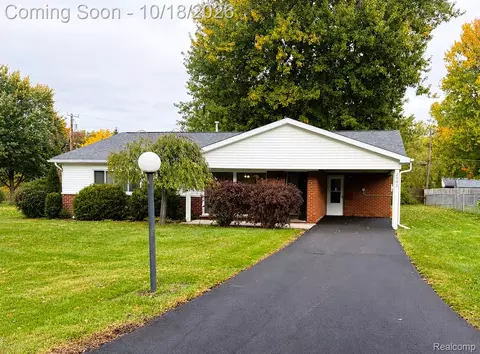 2502 Ivanhoe Dr, West Bloomfield, MI 48324