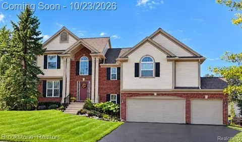 3148 Waldon Ridge Dr, Orion, MI 48359