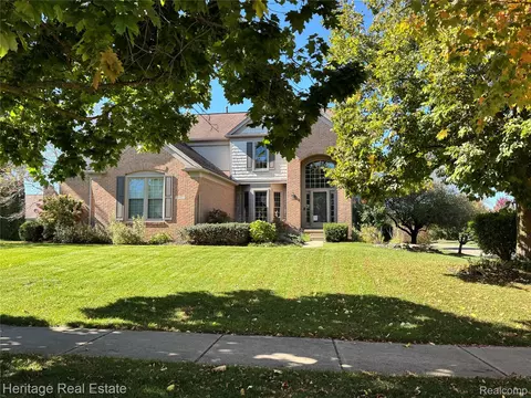 3787 Rolling Hills Rd, Orion, MI 48359