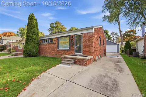 2932 Maplewood Ave, Royal Oak, MI 48073