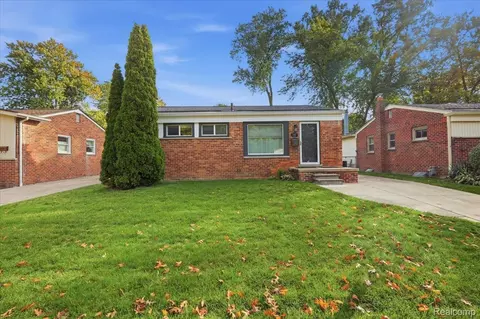 2932 Maplewood Ave, Royal Oak, MI 48073