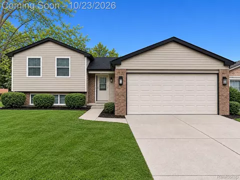 16103 Bayham Ct, Clinton Township, MI 48038