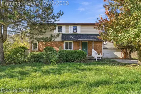 67 Gray Rd, Elba, MI 48446