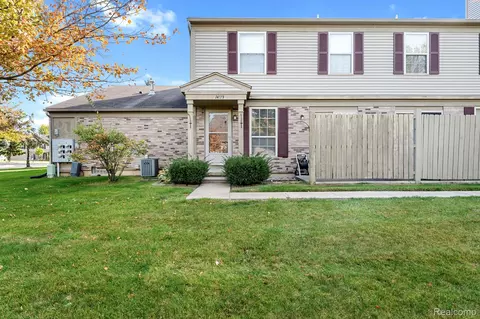14113 Watersway Dr Apt Dr #58, Gibraltar, MI 48173