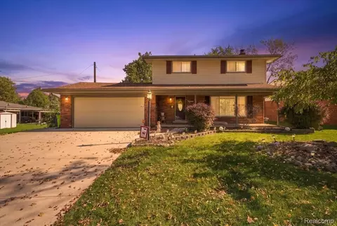 607 Ashburnham St, Auburn Hills, MI 48326