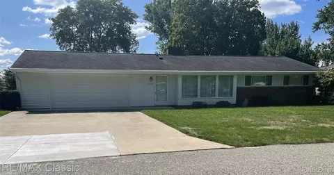 41147 S Mcmahon Cir, Novi, MI 48375