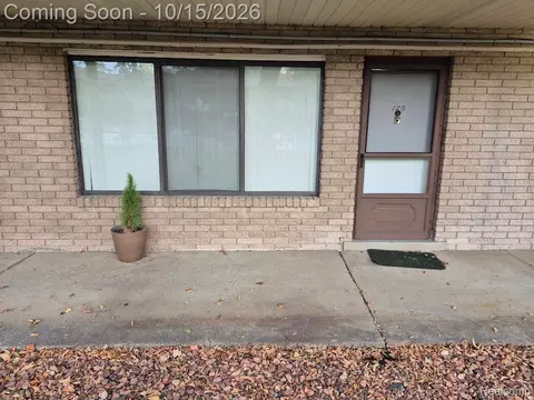 995 N Cass Lake Rd Apt Rd #125, Waterford, MI 48328