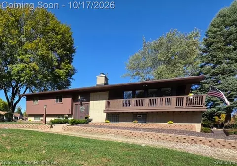 2451 Judy Ln, Shelby Township, MI 48316