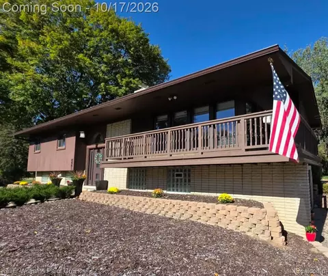 2451 Judy Ln, Shelby Township, MI 48316