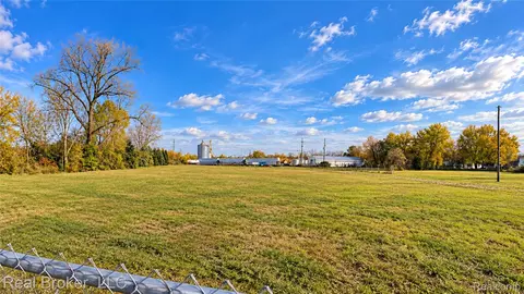 155 S Court St, Lapeer, MI 48446