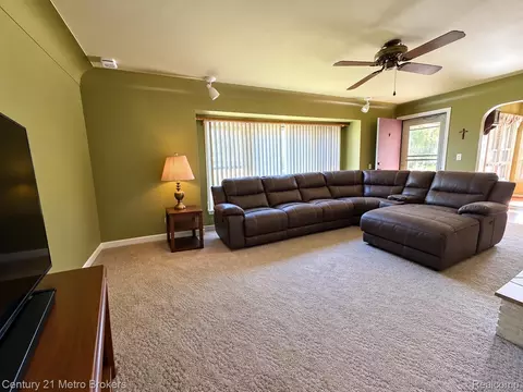 Living - 8403 Neff Rd, Mount Morris, MI 48458 photo 2 of 3