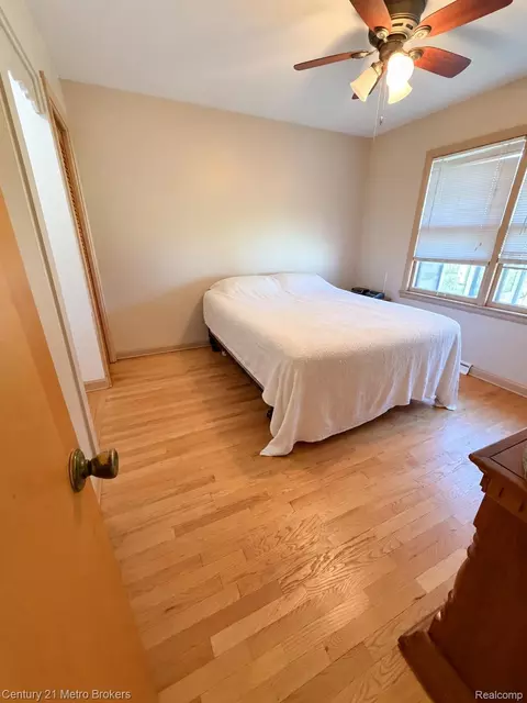 Bedroom - 8403 Neff Rd, Mount Morris, MI 48458 photo 2 of 2