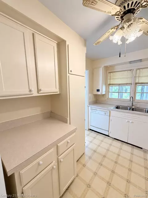 Kitchen - 8403 Neff Rd, Mount Morris, MI 48458 photo 3 of 3