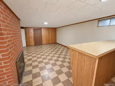 Living - 8403 Neff Rd, Mount Morris, MI 48458 photo 3 of 3