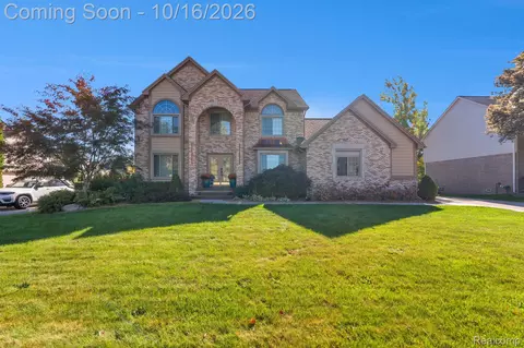 36959 Clarita St, Livonia, MI 48152