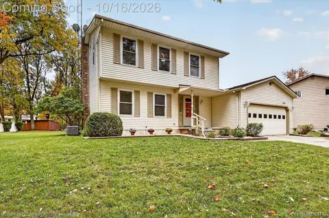 Exterior - 204 Dutch Mill Dr, Flushing, MI 48433 photo 8 of 9