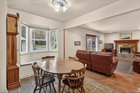 Dining - 204 Dutch Mill Dr, Flushing, MI 48433 photo 3 of 4
