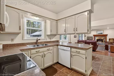 Kitchen - 204 Dutch Mill Dr, Flushing, MI 48433 photo 1 of 3