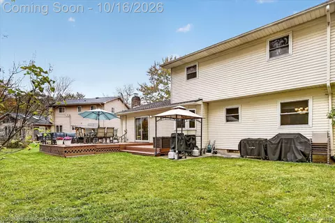 Exterior - 204 Dutch Mill Dr, Flushing, MI 48433 photo 7 of 9
