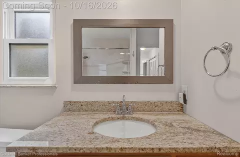 Bath - 204 Dutch Mill Dr, Flushing, MI 48433 photo 3 of 3