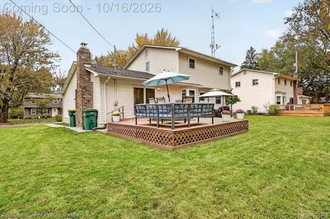 Exterior - 204 Dutch Mill Dr, Flushing, MI 48433 photo 6 of 9