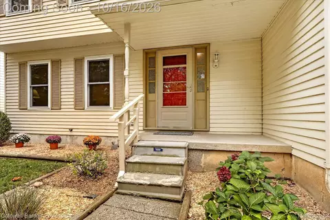 Exterior - 204 Dutch Mill Dr, Flushing, MI 48433 photo 2 of 9