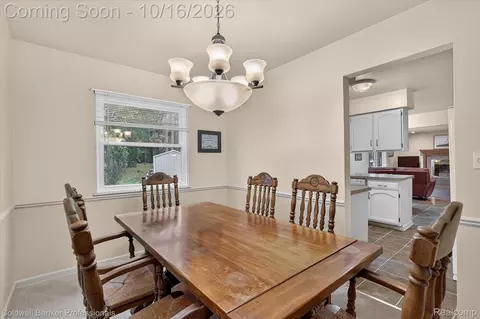 Dining - 204 Dutch Mill Dr, Flushing, MI 48433 photo 2 of 4