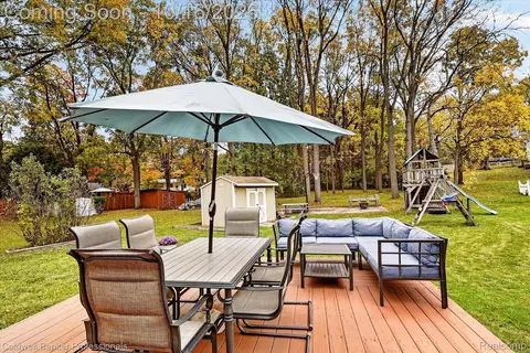 Exterior - 204 Dutch Mill Dr, Flushing, MI 48433 photo 1 of 9