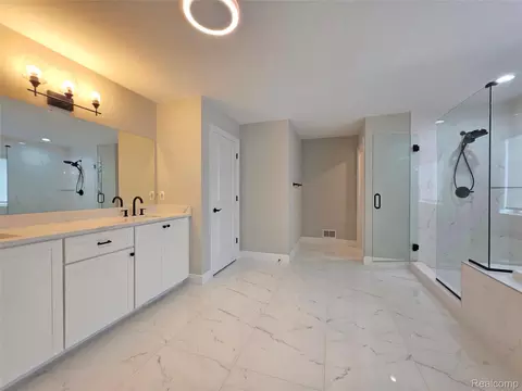 Bath - 52875 Char Marie Dr, Macomb, MI 48042 photo 2 of 7