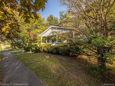 Exterior - 262 E River St, Deerfield, MI 49238 photo 4 of 9